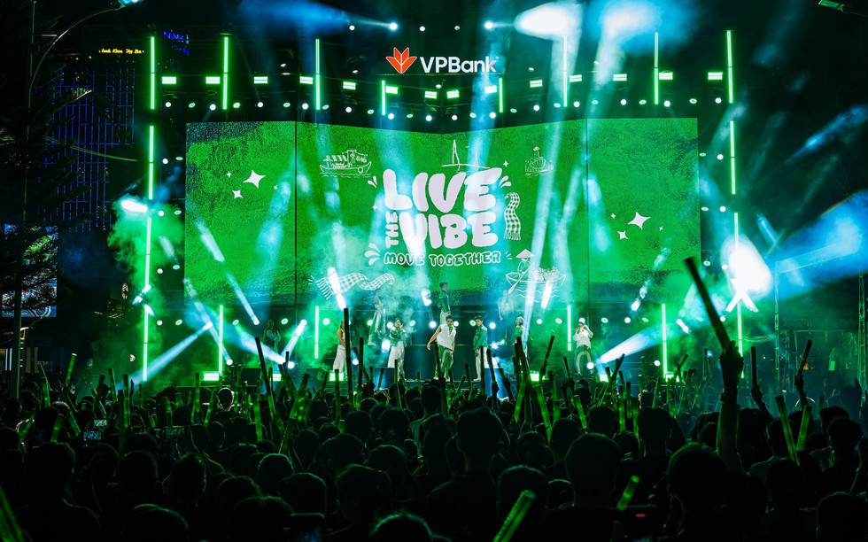 Đêm nhạc “VPBank Live the Vibe - Move Together” khuấy động Cần Thơ với hàng nghìn khán giả trẻ