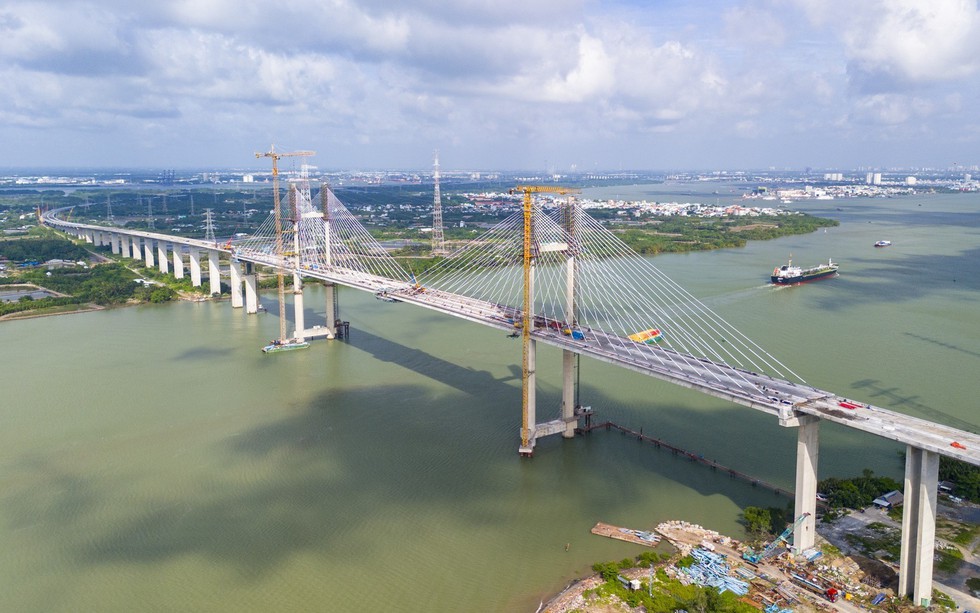 Sẵn sàng hợp long cầu dây văng có tĩnh không cao nhất Việt Nam, hướng tới hoàn thành sau 2 tháng nữa