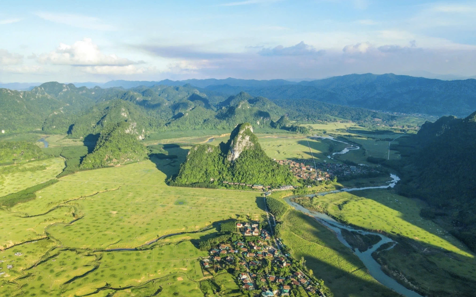 Nơi có làng du lịch đẹp nhất thế giới, từng nhiều lần xuất hiện trên màn ảnh quốc tế chính thức trở thành khu du lịch trọng điểm của Việt Nam