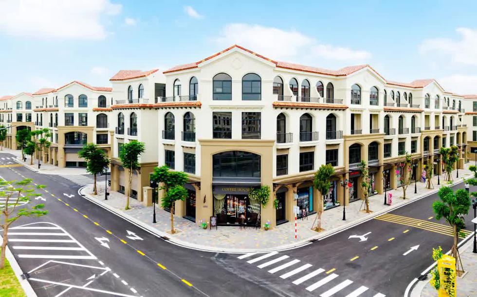 Giới thượng lưu đất Cảng tìm tài sản truyền đời, nhà phố đa công năng Royal Boulevard lên ngôi