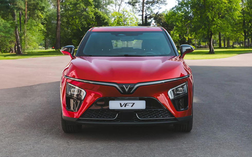 VinFast VF 7 - Chiếc C-SUV “cân” đa địa hình, xóa tan mệt mỏi trên những hành trình xa