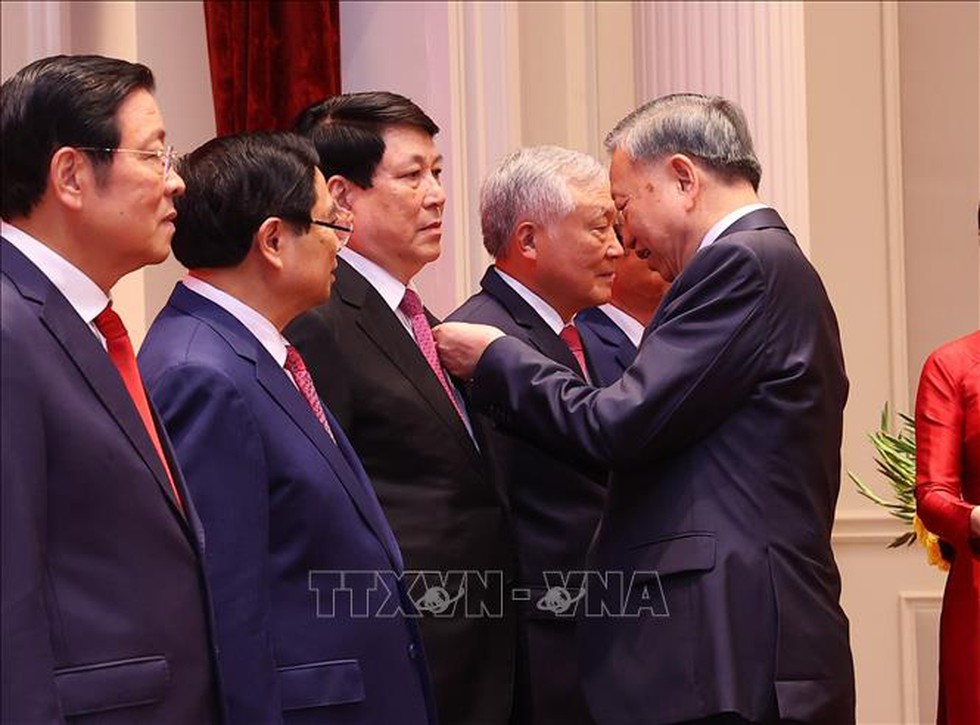 Tri ân các đồng chí Ủy viên Bộ Chính trị, Ủy viên Ban Bí thư các thời kỳ