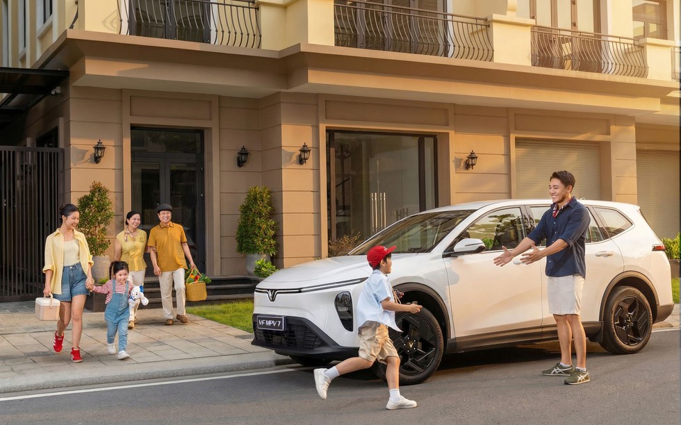 Mua VinFast VF MPV 7, nên trả thẳng hay trả góp để có lợi nhất?