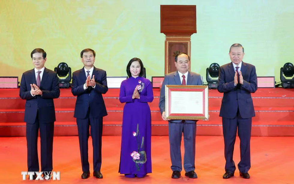 Lễ công bố thành lập thành phố Quảng Ninh và đón nhận Huân chương Lao động hạng Nhất