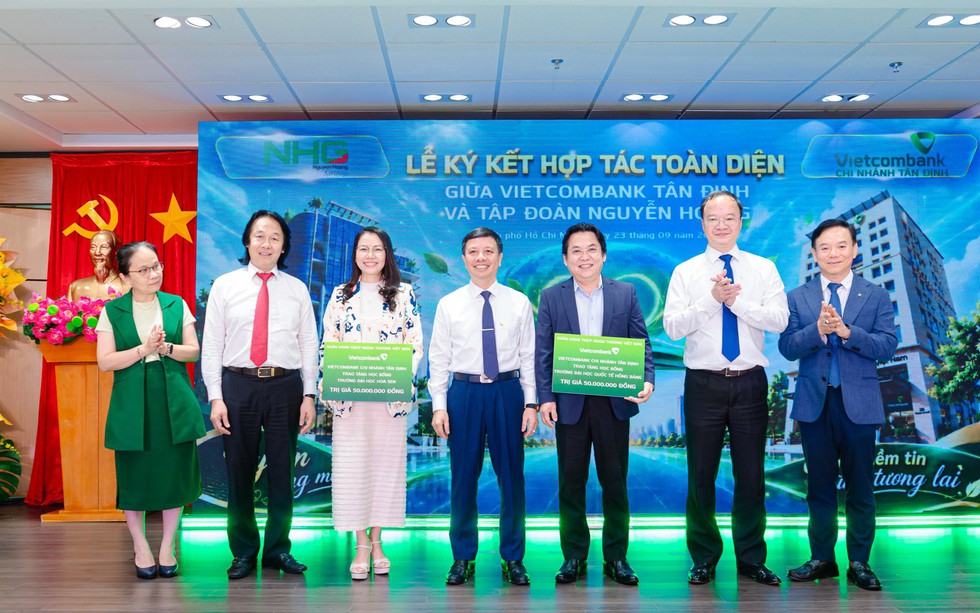 Tập đoàn Nguyễn Hoàng và Vietcombank ký kết thỏa thuận hợp tác chiến lược toàn diện