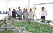 Hội đồng Giám khảo Chung khảo Giải thưởng Quốc gia Bất động sản Việt Nam lần thứ II khảo sát dự án Vinhomes Royal Island