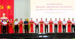 Chủ tịch nước Võ Văn Thưởng dự lễ khánh thành, bàn giao 1.400 căn nhà đại đoàn kết tại Hậu Giang