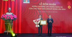 Chủ tịch CEO Group Đoàn Văn Bình đón nhận Huân chương Lao động hạng Ba