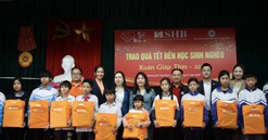 SHB mang Tết ấm đến với trẻ em nghèo vượt khó tỉnh Thái Bình