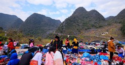 Photo Travel: Sà Phìn, phiên chợ lùi ngày áp Tết