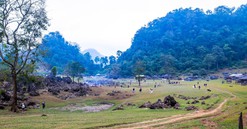 Photo Travel: Hang Táu, "viên ngọc thô" trên cao nguyên Tà Số