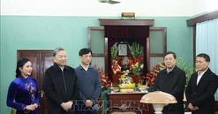 Tổng Bí thư Tô Lâm dâng hương tưởng niệm Chủ tịch Hồ Chí Minh tại nhà 67