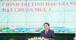 Trường Chính trị tỉnh Hậu Giang đón Bằng công nhận chuẩn mức 1