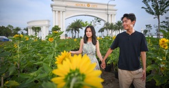 Giới trẻ Long An nô nức check in vườn hướng dương Phố châu Âu Agora City