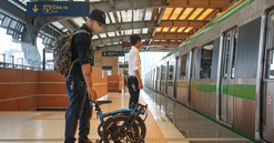 Metro số 1 TP. HCM cấm mang xe đạp gấp lên tàu, khác biệt với quy định tại Hà Nội
