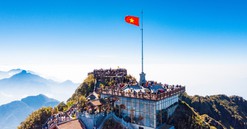 Từ năm 2025, du khách muốn tham quan đỉnh Fansipan và thác Cát Cát sẽ phải trả phí