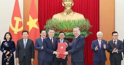 Tổng Bí thư Tô Lâm trao Quyết định về chức năng, nhiệm vụ của 13 cơ quan, đơn vị