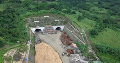 Nhánh hầm dài hơn 1km thuộc tuyến cao tốc 10.700 tỷ đồng do liên danh Đèo Cả thực hiện đón tin vui