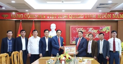 Chủ tịch UBND tỉnh Hà Tĩnh Võ Trọng Hải chúc tết Ngân hàng Nhà nước Chi nhánh tỉnh Hà Tĩnh