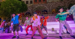 Chợ đêm Vui Phết, Phú Quốc ra mắt show đường phố “Tinh Tươm”