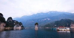 Photo Travel: Lênh đênh "Hạ Long" nơi non cao