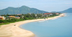 Quảng Bình: Phân bổ 100 tỷ đồng khắc phục khẩn cấp sạt lở bờ biển