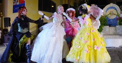 Show LGBTQ  “Xúng xính” gây sốt tại chợ đêm Vui Phết, Phú Quốc