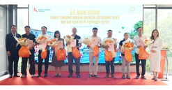 Bình Dương: Kim Oanh Group bàn giao giấy chứng nhận quyền sử dụng đất dự án Golden Future City