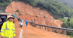 Lai Châu: Thông tuyến đường Quốc lộ 4D gần điểm du lịch Cầu kính Rồng Mây