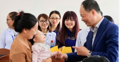 Lâm Đồng: Chủ tịch UBND tỉnh thăm và tặng quà Trung thu cho trẻ khuyết tật