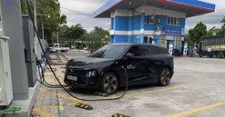 Sở hữu 2 chiếc VinFast VF 7, chủ xe chia sẻ: “Lái tuyệt vời, an toàn, từng được cứu 3 lần nhờ ADAS”
