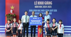 Ngày khai giảng đặc biệt hơn với sự đồng hành của Vinamilk và Quỹ sữa vươn cao Việt Nam