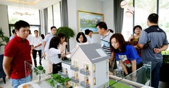 Giá chung cư tăng chóng mặt: Người trẻ cần làm gì để mua được nhà?