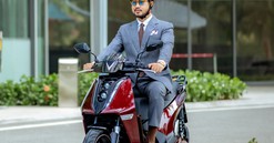 Xe máy điện cao cấp ngày càng hút khách