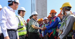 Thủ tướng chỉ đạo chăm lo, hỗ trợ người lao động trên công trường trong dịp Tết