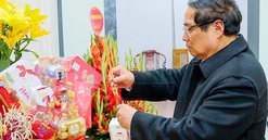 Thủ tướng Phạm Minh Chính dâng hương cố Tổng Bí thư Nguyễn Phú Trọng