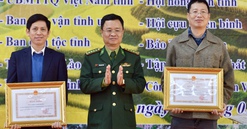 Bàn giao căn nhà đầu tiên cho người dân xã A Lù do Hòa Phát tài trợ