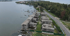 Cảnh hoang tàn bên trong khu nghỉ dưỡng 600 tỷ ven đầm phá lớn nhất Đông Nam Á của Việt Nam