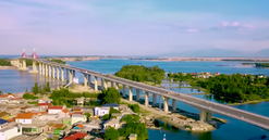 Cầu vượt biển dài nhất miền Trung, kết thúc hơn 100 năm di chuyển bằng dò của người dân đôi bờ
