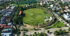 Cảnh hoang tàn của sân vận động 30.000 chỗ ngồi từng là biểu tượng tự hào của ngành Gang thép