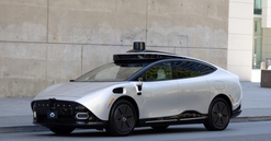 Xe điện tự lái đầu tiên trên thế giới “Made-by-VinFast” gây tò mò ở Trung Đông