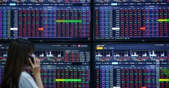 Chứng khoán tuần qua: VN-Index "rơi tự do" 95 điểm, cổ phiếu bất động sản khởi sắc sau nhịp điều chỉnh