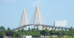 Cây cầu dây văng đầu tiên do Việt Nam thiết kế và thi công, phá thế qua sông lụy phà, rút ngắn thời gian di chuyển còn 15 phút