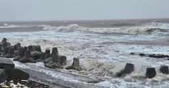 Ninh Bình đề xuất đầu tư 2.300 tỷ nâng cấp ba tuyến đê biển phòng chống bão lũ