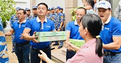 Vinamilk kịp thời hỗ trợ 48 tấn sản phẩm dinh dưỡng đến bà con vùng lũ miền Trung và Tây Nguyên