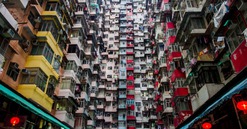 Hong Kong trong ‘ma trận chung cư’: Monster Building và nỗi sợ cháy nổ giữa đô thị chật chội