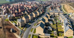 Thu hẹp khoảng cách phát triển vùng: Một kinh nghiệm quốc tế về vai trò của đầu tư công và chính sách nhà ở