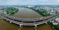 Cầu vượt sông 11.000 tấn áp dụng kỳ tích Việt Nam, nâng tĩnh không lên hơn 1,25m chính thức hoàn thiện