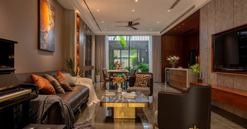 Bỏ chung cư Hà Nội về quê Nghệ An: Cặp vợ chồng xây nhà 3 tầng hiện đại, ban công phủ xanh rủ ôm trọn mặt tiền