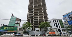 Tòa nhà 28 tầng bỏ hoang nằm sát sườn Vành đai 1 về tay chủ cũ Kinh Bắc sau hơn 1 thập kỷ ‘mua đi, bán lại’